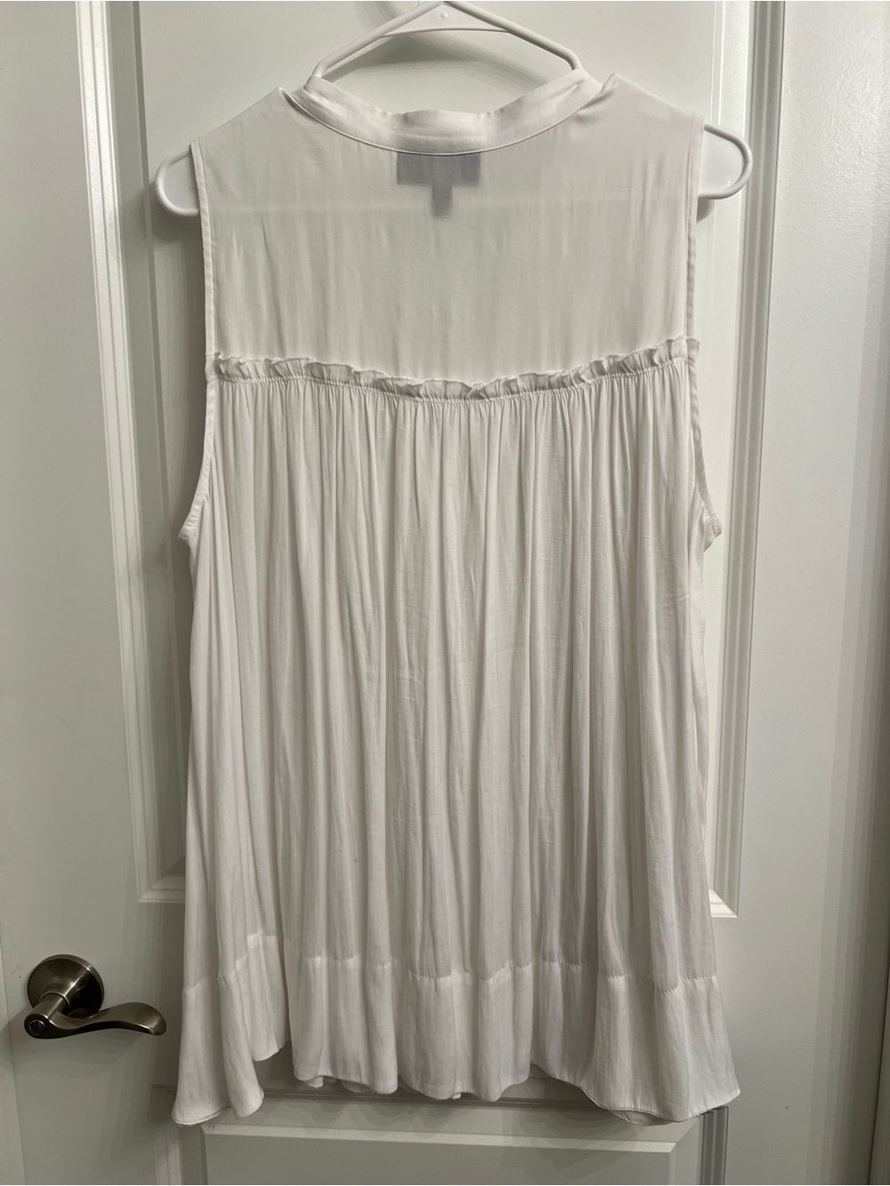 Lane Bryant White Sleeveless Pleated V-Neck Tunic - Picture 2 of 4
